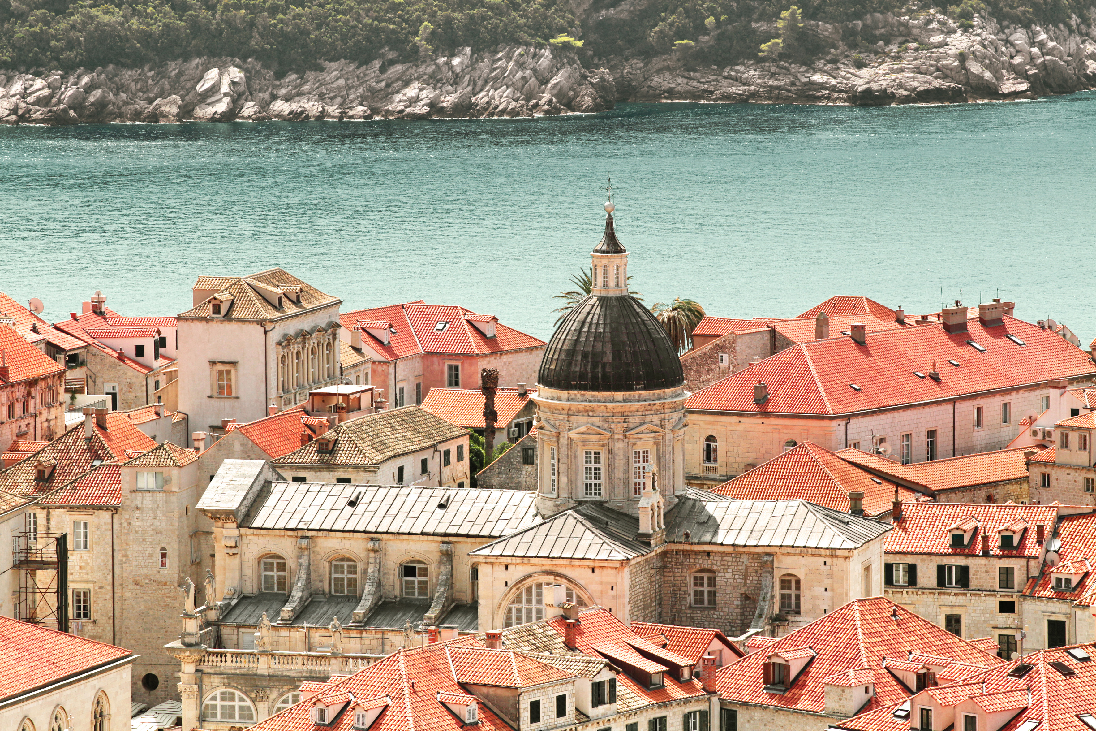 Dubrovnikin Vanhakaupunki kaupungin muurilta katsottuna