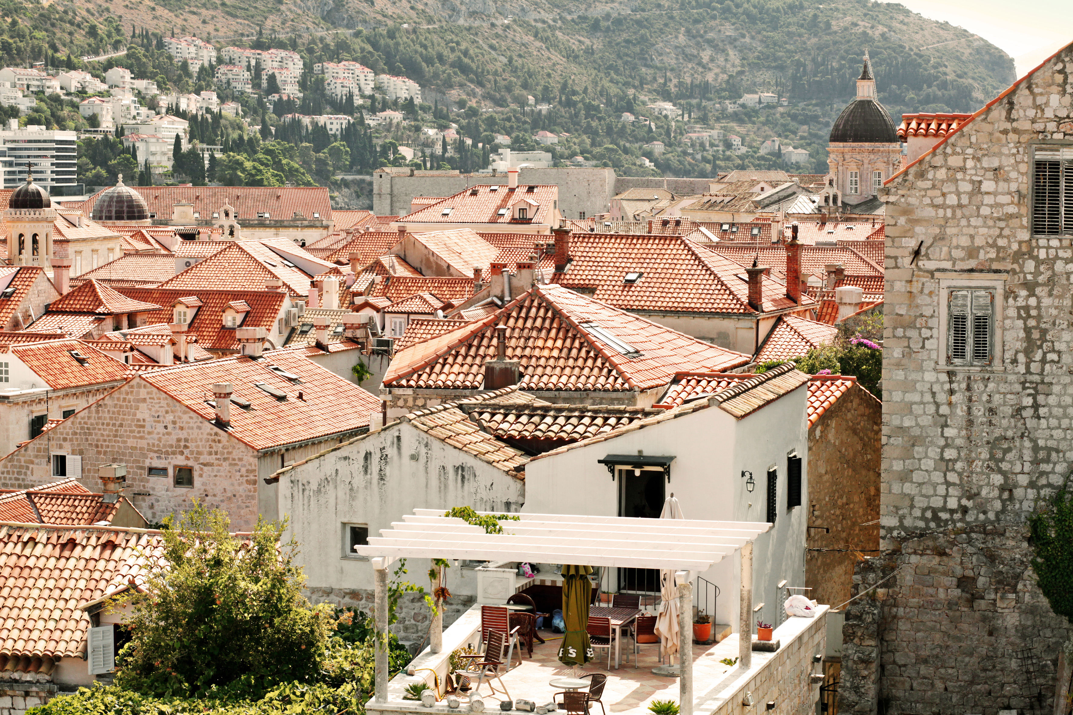 Dubrovnikin Vanhakaupunki kaupungin muurilta katsottuna