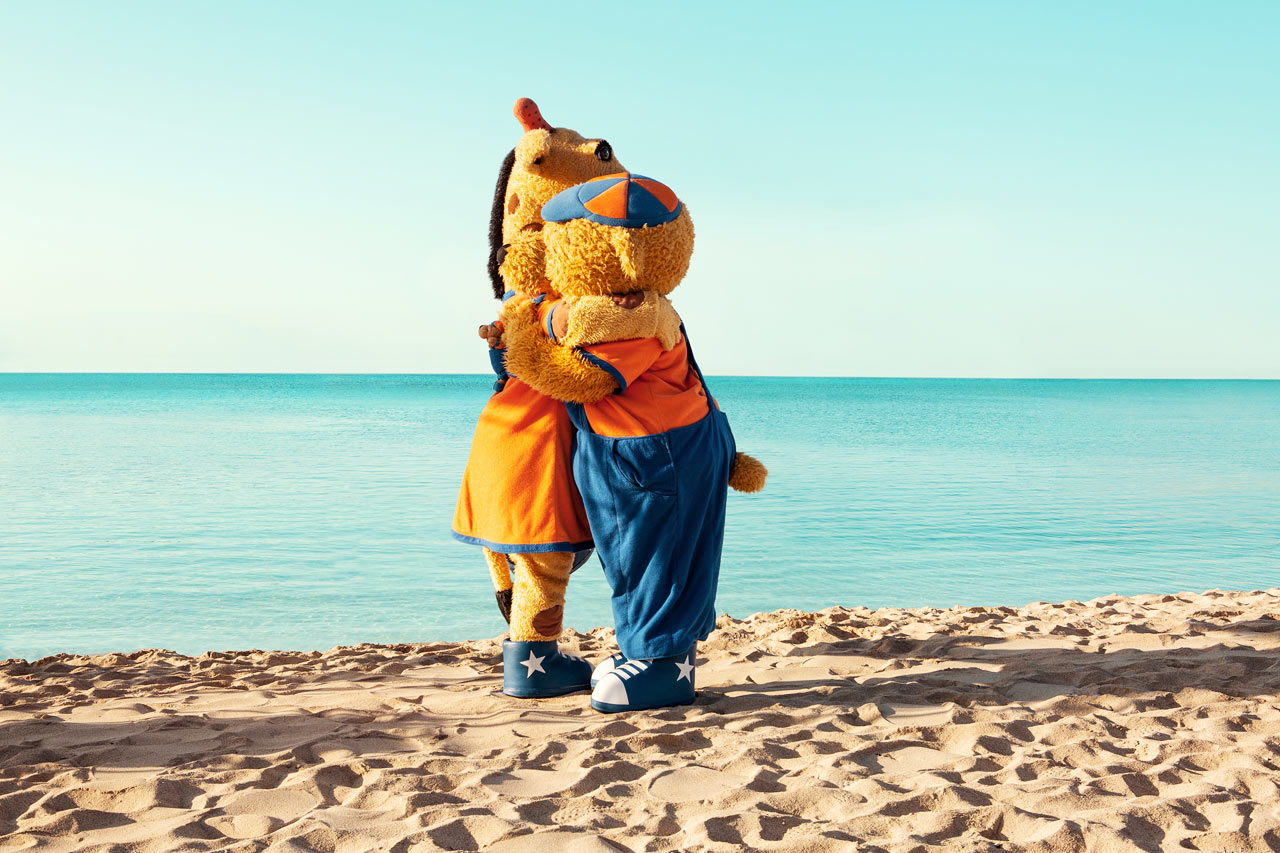 Sunwing SiTapaa viisas Bernie ja utelias Lolloa Sunwing Side Beach -hotellissa