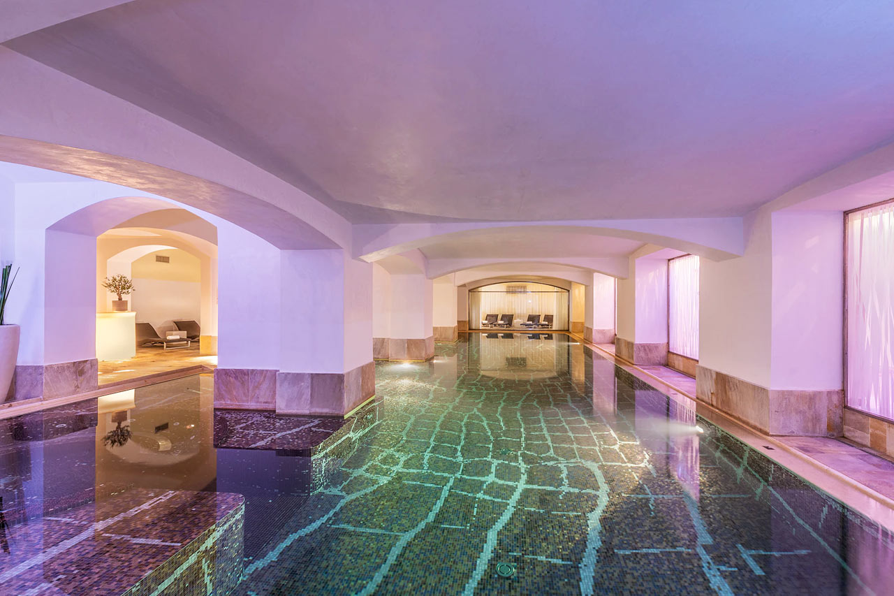 Uima-allas hotellin spa-osastolla