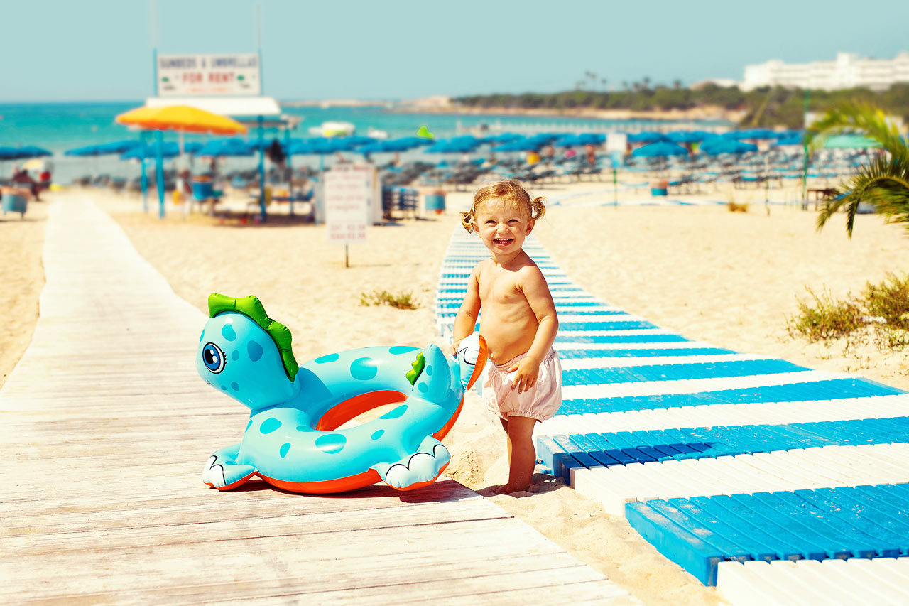 Sunwing Sandy Bay Beachistä on rannalle vain noin 100 metriä.