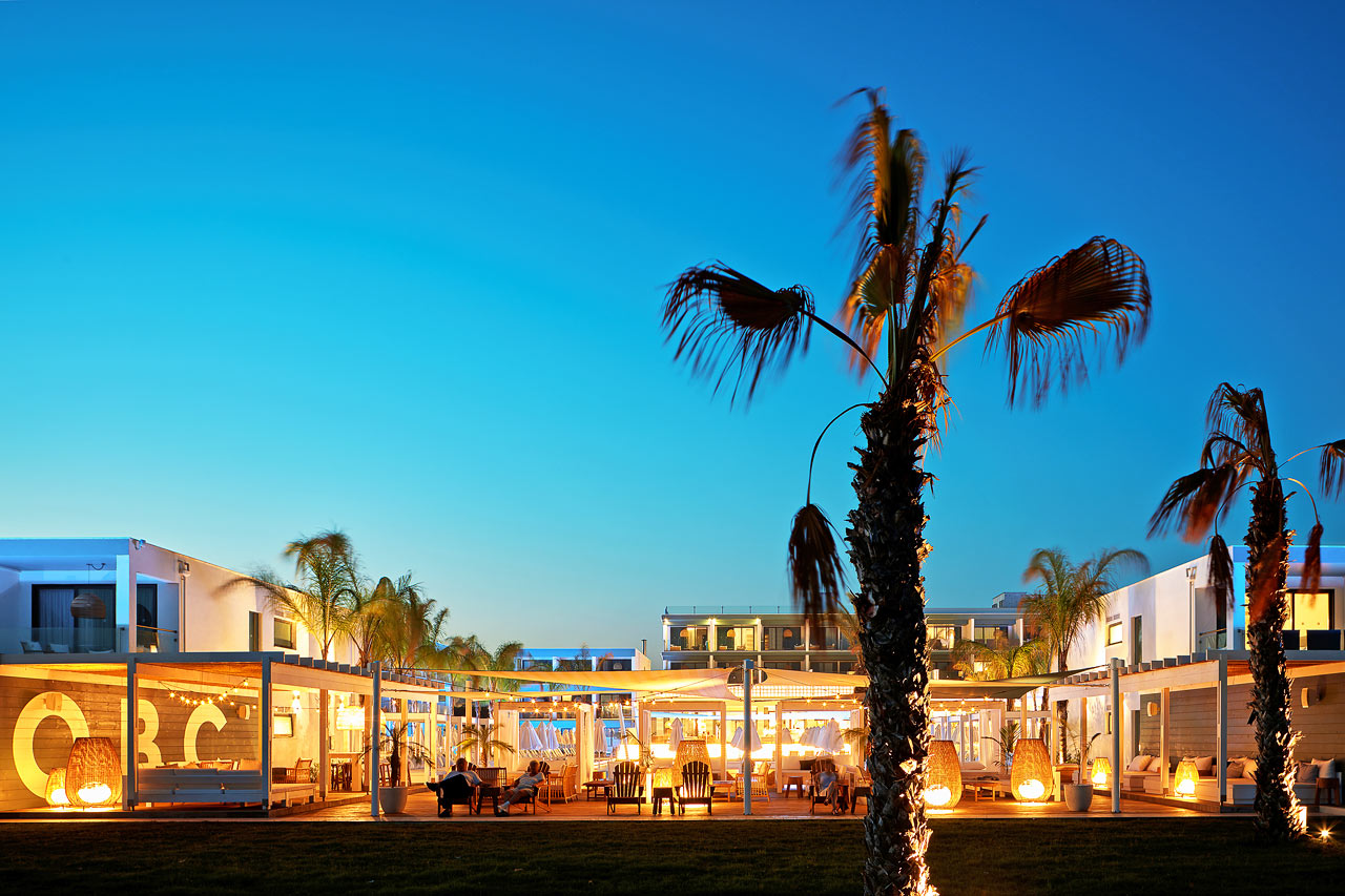 Nauti Beach Clubilla aaltojen kohinasta ja rauhasta