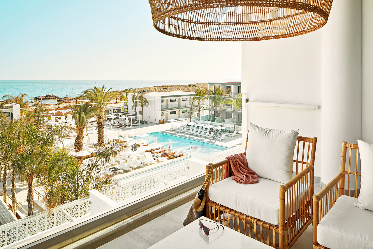 CLUB SUITE, 2 huonetta, parveke meren puolella