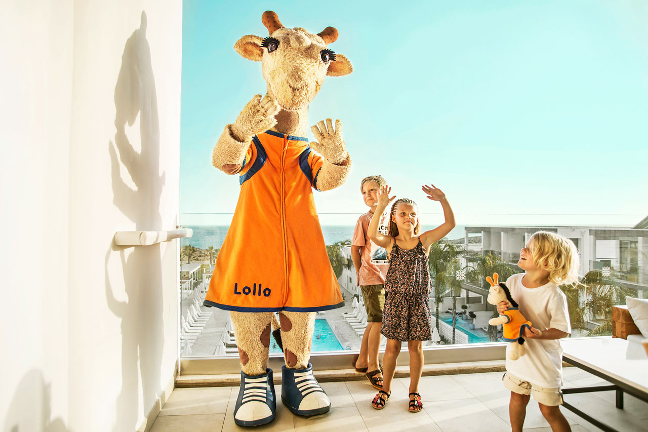 Lollo, tanssiva kirahvi