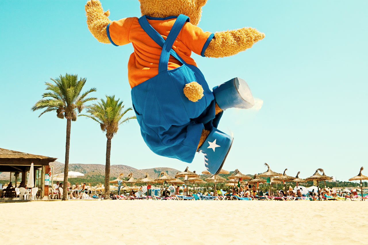 Bernie karhu - toinen Sunwing Family Resorts -hotellin suositusta maskotista.