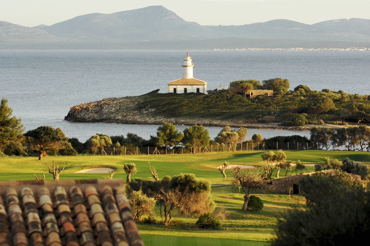 Haluatko golfaamaan? Sunwing Alcudia Beachistä on vain noin 2 km Alcanada Golf -kentälle