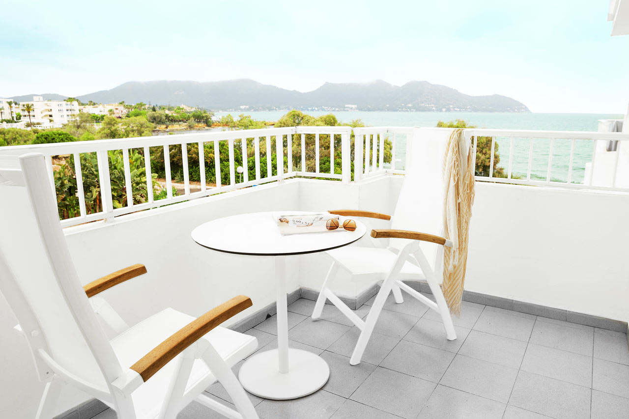 ROYAL LOUNGE SUITE -kaksio, parveke ja merinäköala, Jasmin