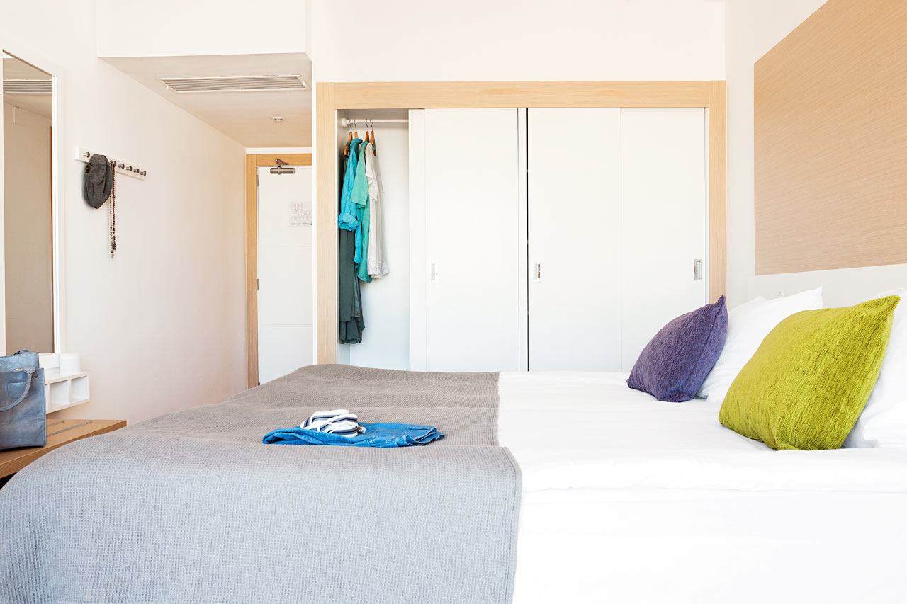 Prime Room, parveke ympäristön suuntaan