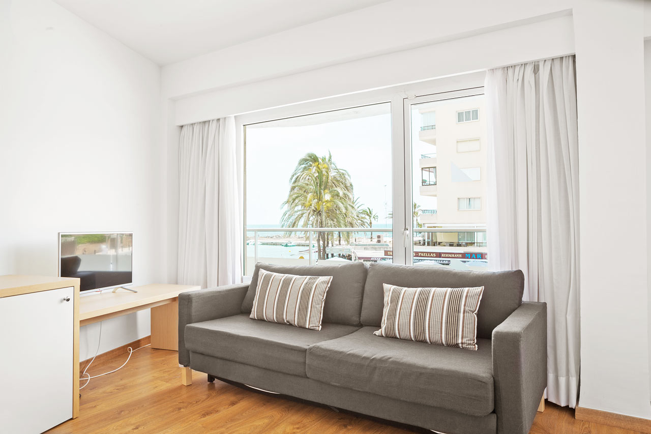 Junior Suite, parveke kadulle/ympäristön suuntaan