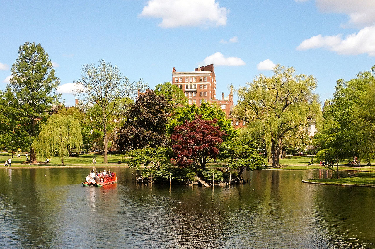 Kaunis Boston Common -puisto kaupungin keskellä