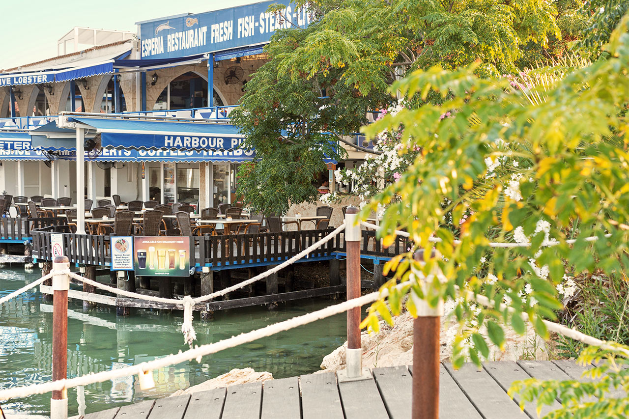 Grecian Bay -satama