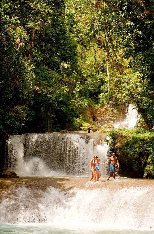 YS Falls - yksi Jamaican mahtavimmista vesiputouksista