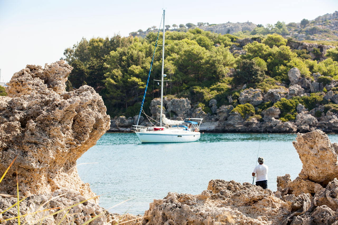 Ladiko Bay, Falirakin eteläpuolella