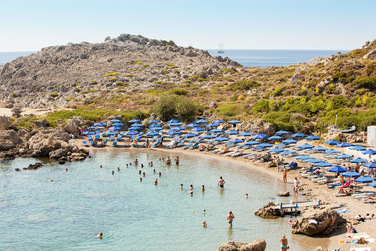 Ladiko Bay, Falirakin eteläpuolella