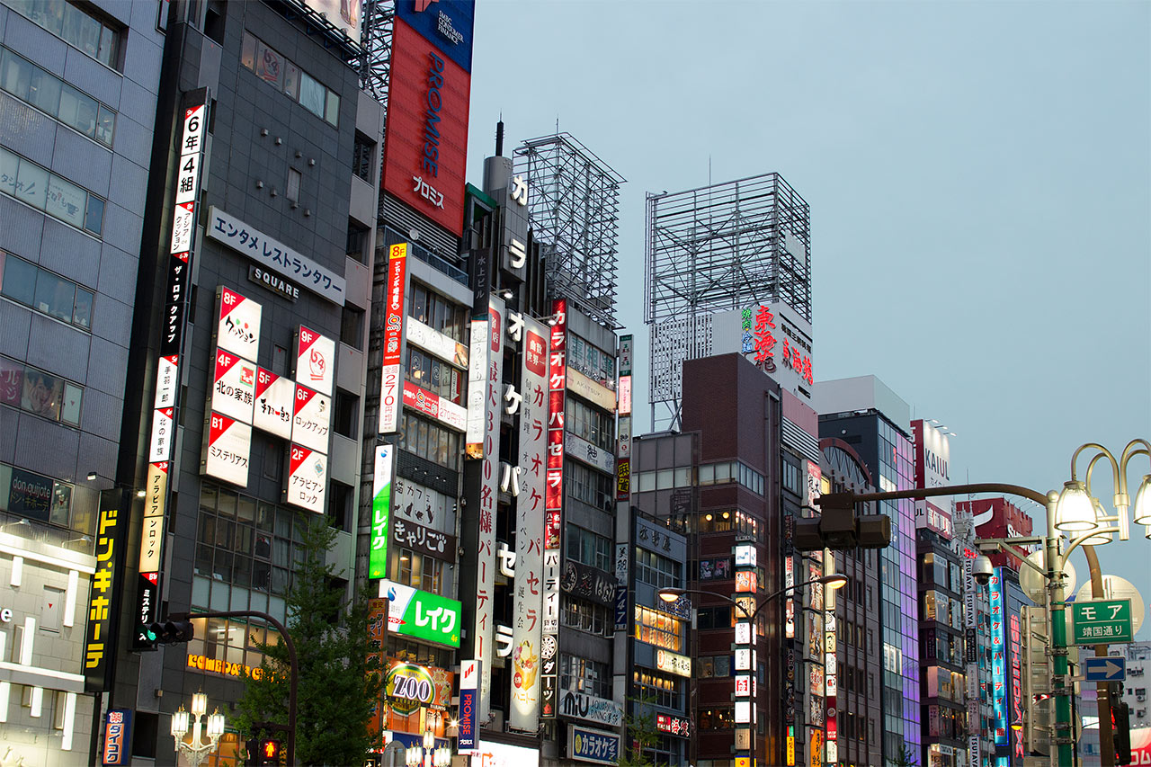 Yasukuni-dori Shinjukussa